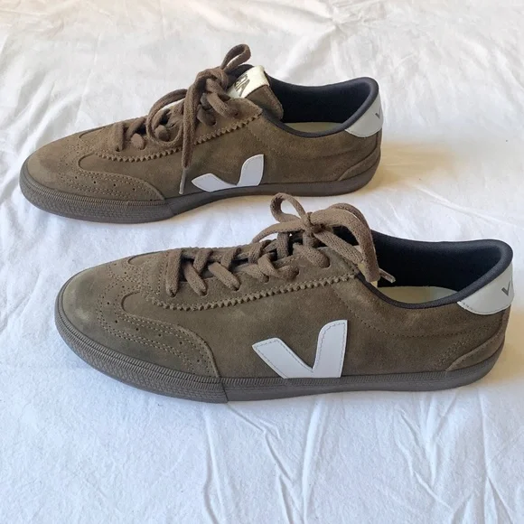 VEJA Volley Suede Sneakers in Eagle Swan 10 NEW